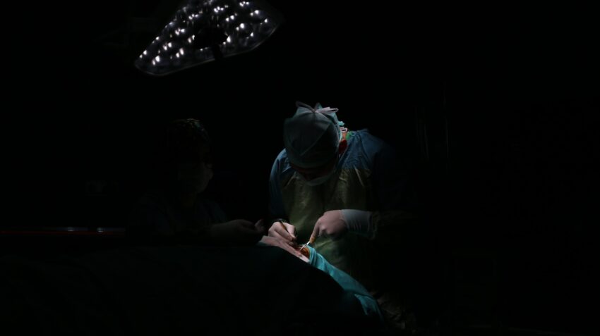 doctors-operating-on-a-patient